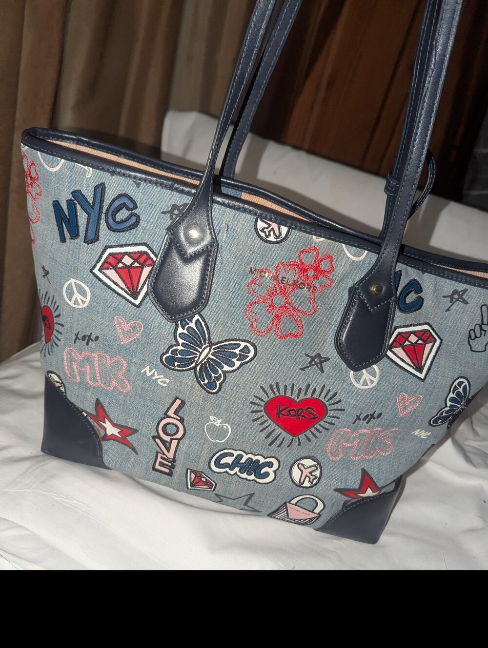 Michael Kors Large Eva Graphic Patchwork Denim Tote Bag with Pouch - Picture 3 of 16